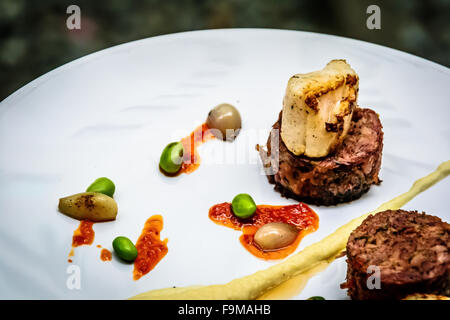 Terrine de queue de boeuf braisée et pétoncles Banque D'Images