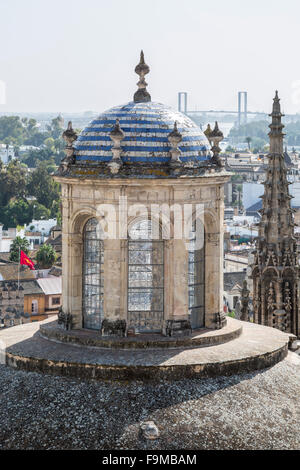 Image de la tour de la chapelle royale de la Cathédrale de Séville. Banque D'Images