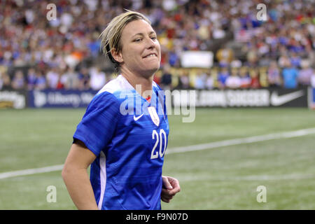 La Nouvelle Orléans en Louisiane, USA. Dec 16, 2015. États-unis d'Amérique de l'avant Abby Wambach (20) pendant le match entre l'US Women's National Soccer Team et la Chine PR au Mercedes Benz Superdome à La Nouvelle-Orléans en Louisiane. ©Steve Dalmado/Cal Sport Media/Alamy Live News Banque D'Images