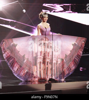 Las Vegas, Nevada, USA. Dec 16, 2015. Miss Turquie MELISA UZUN participe au Costume National Show durant le défilé de Miss Univers 2015 Compétition préliminaire et Costume National spectacle au Théâtre de l'axe à l'intérieur de Planet Hollywood Resort & Casino à Las Vegas au Nevada. © Marcel Thomas/ZUMA/Alamy Fil Live News Banque D'Images