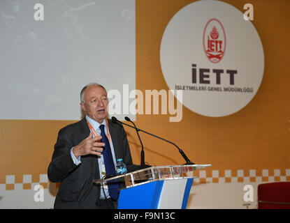 Istanbul, Turquie. 25Th Dec 2015. L'ancien maire de Londres Ken Livingstone, prononce un discours lors de la cérémonie d'ouverture de la 8e Symposium international des technologies de transport à Istanbul, Turquie, le 17 décembre 2015. Les participants du colloque sur les technologies de transport international a souligné l'importance des transports publics pour faire face à l'urbanisation rapide dans le monde entier. © Il Canling/Xinhua/Alamy Live News Banque D'Images