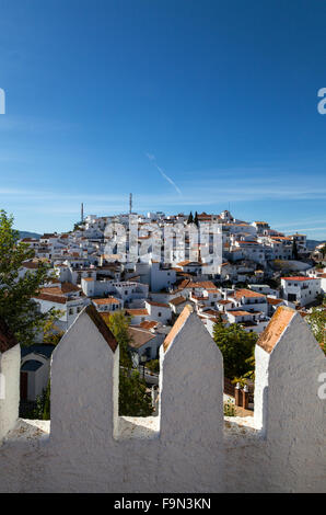 Vue aérienne du Village de Comares, l'un des plus hauts pueblo blancos en Andalousie, province de Malaga, Andalousie, Espagne Banque D'Images