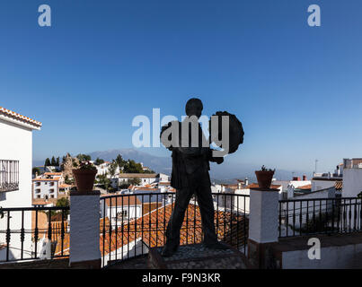 Statue du musicien Antonio Miguel Gallego Romero à Comares Village, Province de Malaga, Andalousie, Espagne Banque D'Images