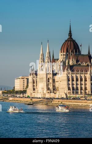 Bâtiment du Parlement hongrois sur les rives du Danube, Budapest, Hongrie Banque D'Images