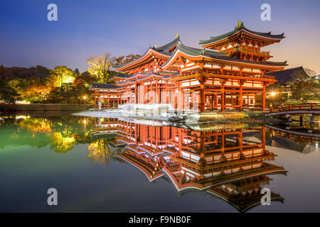 Uji, Kyoto, Japon lors du Byodo-in Phoenix Hall. Banque D'Images