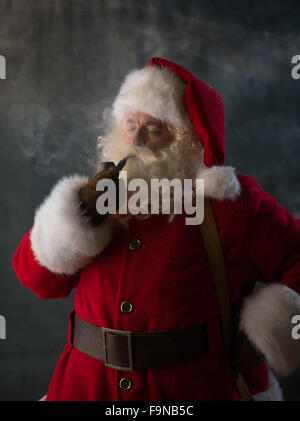 Santa Claus Pipe Closeup Portrait Banque D'Images