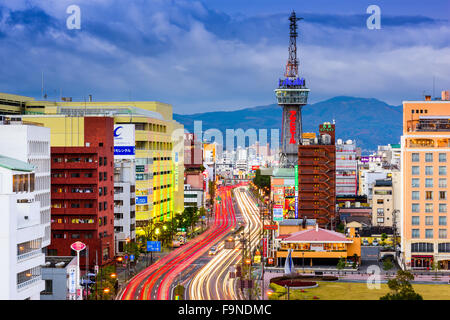 BEPPU, JAPON - 13 décembre 2015 : le centre-ville de Beppu Beppu au tour. La ville est bien connu pour les stations thermales. Banque D'Images