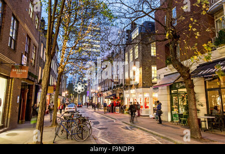 Monmouth Street à Noël nuit Covent Garden London UK Banque D'Images