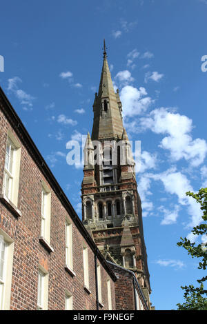 Le clocher et sa flèche de St Patrick's Church Donegall Street Belfast Banque D'Images