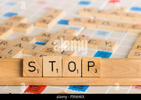 Scrabble - STOP Banque D'Images