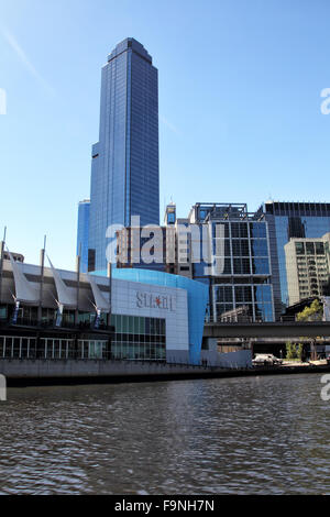 Vue depuis la rivière Yarra, sur l'aquarium Sea Life dans la ville de Melbourne, Victoria, Australie, sur une journée ensoleillée. Banque D'Images