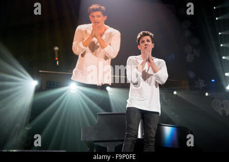 Rosemont, Illinois, USA. Dec 16, 2015. Musicien CHARLIE PUTH effectue live pendant le jingle Ball iHeartRadio à l'Allstate Arena à Rosemont, Illinois © Daniel DeSlover/ZUMA/Alamy Fil Live News Banque D'Images