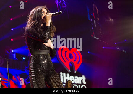 Rosemont, Illinois, USA. Dec 16, 2015. SELENA GOMEZ chanteuse effectue live pendant le jingle Ball iHeartRadio à l'Allstate Arena à Rosemont, Illinois © Daniel DeSlover/ZUMA/Alamy Fil Live News Banque D'Images