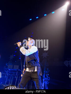 Rosemont, Illinois, USA. Dec 16, 2015. Singer Nick Jonas il se produit au cours de la Jingle Ball iHeartRadio à l'Allstate Arena à Rosemont, Illinois © Daniel DeSlover/ZUMA/Alamy Fil Live News Banque D'Images