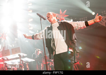 Rosemont, Illinois, USA. Dec 16, 2015. Singer Nick Jonas il se produit au cours de la Jingle Ball iHeartRadio à l'Allstate Arena à Rosemont, Illinois © Daniel DeSlover/ZUMA/Alamy Fil Live News Banque D'Images