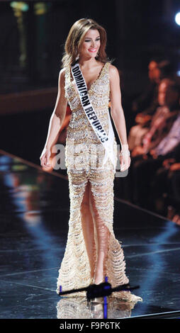 Las Vegas, Nevada, USA. Dec 16, 2015. Miss République Dominicaine Clarissa Molina participe au défilé de Miss Univers 2015 Compétition préliminaire et Costume National Show le 16 décembre 2015 au Théâtre de l'axe à l'intérieur de Planet Hollywood Resort & Casino à Las Vegas au Nevada. Crédit : Marcel Thomas/ZUMA/Alamy Fil Live News Banque D'Images