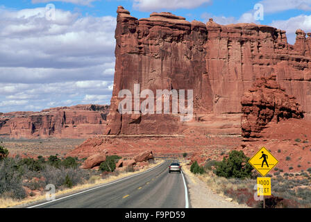 Arches National Park, Utah USA - Tour de Babel, Courthouse Towers, route pittoresque à travers des formations de roche de grès Banque D'Images