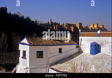 Alhambral vu de Sacromonte (quartier gitan quartier troglodyte), Grenade, Andalousie, Espagne, Europe. Banque D'Images