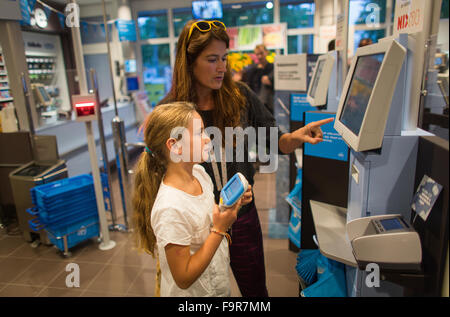 Le premier supermarché Albert Heijn sans caissiers et où seuls peuvent être payés via selfscan Banque D'Images