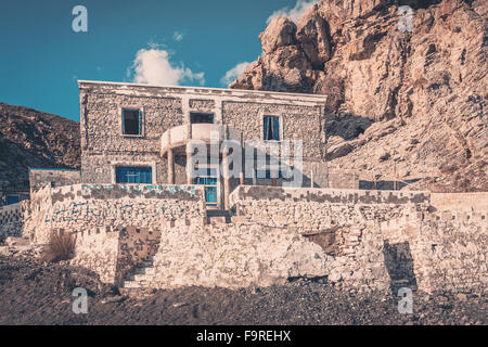 Weathered maison abandonnée sur la côte de l'île grecque de Kos Banque D'Images