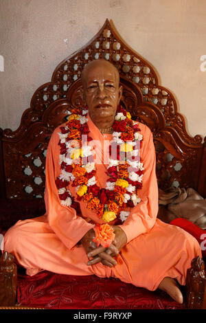Murti (statue) d'A.C. Bhaktivedanta Swami Prabhupada, fondateur de l'Association internationale pour la conscience de Krishna (ISKCON). Banque D'Images