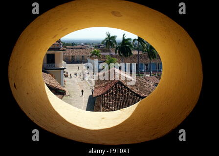 Vue depuis le clocher de l'église et monastère de Saint François, Trinidad, Cuba Banque D'Images