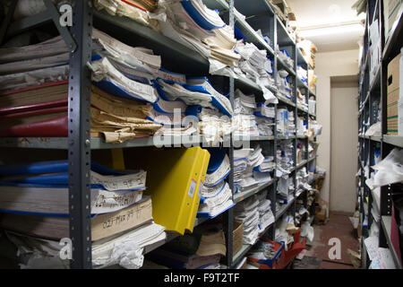 Les enregistrements de document d'archive et les fichiers boîtes de documents anciens Banque D'Images