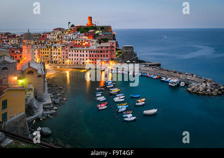 Vernazza Cinque Terre (riviera italienne Ligurie Italie) Banque D'Images