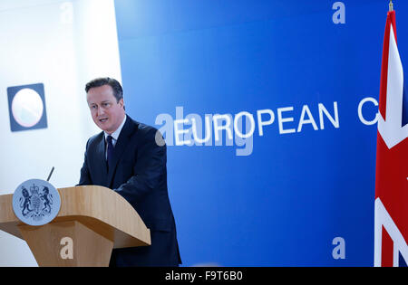 Bruxelles, Belgique. Dec 18, 2015. Le Premier ministre britannique, David Cameron, traite d'une conférence de presse nationale à la fin de la deuxième journée du Sommet de l'UE à Bruxelles, capitale de la Belgique, 18 décembre 2015. Credit : Ye Pingfan/Xinhua/Alamy Live News Banque D'Images