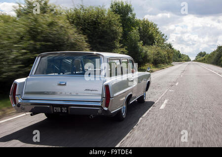 1964 Pontiac Parisienne American station wagon break Banque D'Images