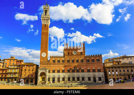 Palazzo Pubblico et Piazza del Campo, Sienne, Italie Banque D'Images