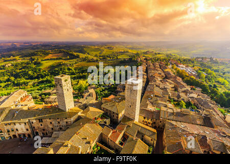 San Gimignano, Italie. Village médiéval arial vue de l'une de ses tours. Toscane Banque D'Images