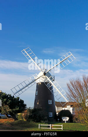 Une vue de Stow moulin sur la côte nord du comté de Norfolk à Norfolk, Paston, Angleterre, Royaume-Uni. Banque D'Images