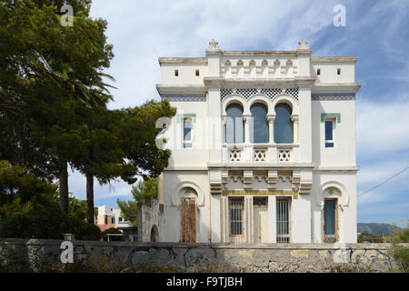 Oriental-Style ou institut Institut Michel Pacha calquée sur le turc ottoman Palace, construit par Michel Pacha à Tamaris, La Seyne-sur-Mer Provence France Banque D'Images