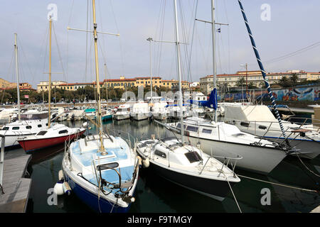 Bateaux le long de l'Porticolo N Sauro, Canal Royal, Venezia Nuovo trimestre, la ville de Livourne, Toscane, Italie, Europe. Banque D'Images