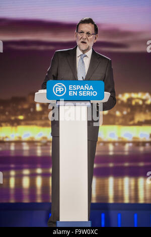 Santander, Espagne. Le 15 décembre, 2015. Le président de l'Espagne, Mariano Rajoy, prononce un discours dans le Palais des Festivals de Santander au cours de la campagne des élections générales en Espagne © Celestino Arce/ZUMA/Alamy Fil Live News Banque D'Images