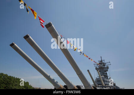 Les Canons de Battleship New Jersey, Camden, New Jersey, USA Banque D'Images