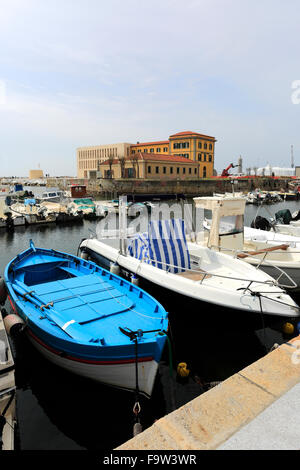 Bateaux le long de l'Porticolo N Sauro, Canal Royal, Venezia Nuovo trimestre, la ville de Livourne, Toscane, Italie, Europe. Banque D'Images