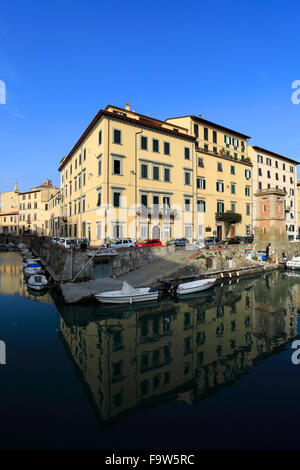 Bateaux le long du Royal Canal, Venise Nuovo trimestre, la ville de Livourne, Toscane, Italie, Europe. Banque D'Images