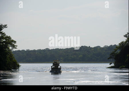 Voyage en bateau sur le Nil Victoria, Murchison Falls National Park, de l'Ouganda Banque D'Images