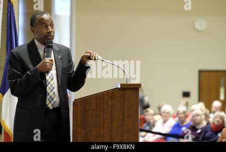 Orange City, Iowa, États-Unis. Dec 18, 2015. Candidat présidentiel républicain Le Dr Ben Carson prend la parole à l'école chrétienne privée, dans le nord-ouest de l'université, à propos de sa foi chrétienne et la direction aux États-Unis est actuellement en cours alors qu'il faisait campagne dans la région de Orange City dans l'Iowa, le vendredi 18 Décembre, 2015. Credit : Jerry Mennenga/ZUMA/Alamy Fil Live News Banque D'Images