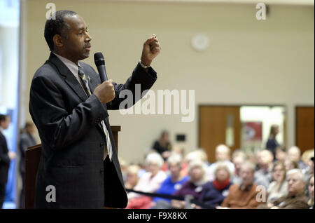 Orange City, Iowa, États-Unis. Dec 18, 2015. Candidat présidentiel républicain Le Dr Ben Carson prend la parole à l'école chrétienne privée, dans le nord-ouest de l'université, à propos de sa foi chrétienne et la direction aux États-Unis est actuellement en cours alors qu'il faisait campagne dans la région de Orange City dans l'Iowa, le vendredi 18 Décembre, 2015. Credit : Jerry Mennenga/ZUMA/Alamy Fil Live News Banque D'Images