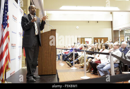 Orange City, Iowa, États-Unis. Dec 18, 2015. Candidat présidentiel républicain Le Dr Ben Carson prend la parole à l'école chrétienne privée, dans le nord-ouest de l'université, à propos de sa foi chrétienne et la direction aux États-Unis est actuellement en cours alors qu'il faisait campagne dans la région de Orange City dans l'Iowa, le vendredi 18 Décembre, 2015. Credit : Jerry Mennenga/ZUMA/Alamy Fil Live News Banque D'Images