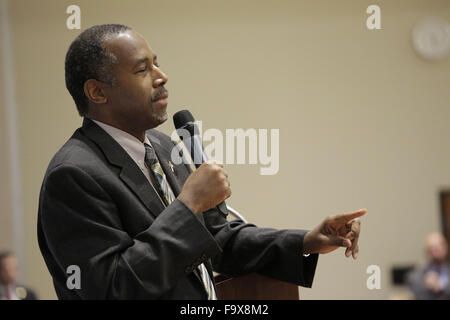 Orange City, Iowa, États-Unis. Dec 18, 2015. Candidat présidentiel républicain Le Dr Ben Carson prend la parole à l'école chrétienne privée, dans le nord-ouest de l'université, à propos de sa foi chrétienne et la direction aux États-Unis est actuellement que des campagnes de Orange City dans l'Iowa, le vendredi 18 Décembre, 2015. Credit : Jerry Mennenga/ZUMA/Alamy Fil Live News Banque D'Images