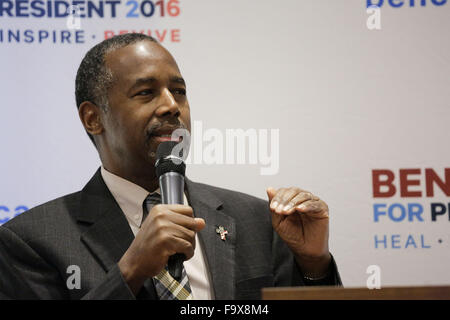 Orange City, Iowa, États-Unis. Dec 18, 2015. Candidat présidentiel républicain Le Dr Ben Carson prend la parole à l'école chrétienne privée, dans le nord-ouest de l'université, à propos de sa foi chrétienne et la direction aux États-Unis est actuellement en cours alors qu'il faisait campagne dans la région de Orange City dans l'Iowa, le vendredi 18 Décembre, 2015. Credit : Jerry Mennenga/ZUMA/Alamy Fil Live News Banque D'Images