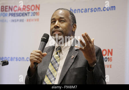 Orange City, Iowa, États-Unis. Dec 18, 2015. Candidat présidentiel républicain Le Dr Ben Carson fait une grimace comme il parle à l'école chrétienne privée, dans le nord-ouest de l'université, à propos de sa foi chrétienne et la direction aux États-Unis est actuellement en cours alors qu'il faisait campagne dans la région de Orange City dans l'Iowa, le vendredi 18 Décembre, 2015. Credit : Jerry Mennenga/ZUMA/Alamy Fil Live News Banque D'Images