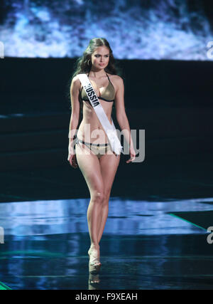 Las Vegas, Nevada, USA. Dec 18, 2015. Miss Russie Vladislava Evtushenko participe au segment de la maillot 2015 Défilé de Miss Univers Compétition préliminaire et Costume National Show le 16 décembre 2015 au Théâtre de l'axe à l'intérieur de Planet Hollywood Resort & Casino à Las Vegas au Nevada. Crédit : Marcel Thomas/ZUMA/Alamy Fil Live News Banque D'Images