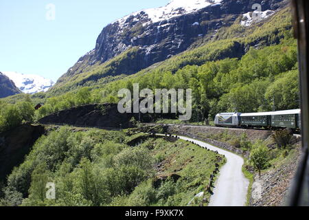 A voir retour à l'wagons de train, de la Flamsbana in Norway (Flam Railway) en Norvège Banque D'Images