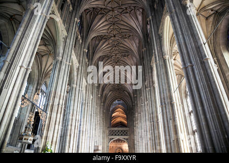 Nef centrale, intérieur de la Cathédrale de Canterbury à Canterbury, UK Banque D'Images