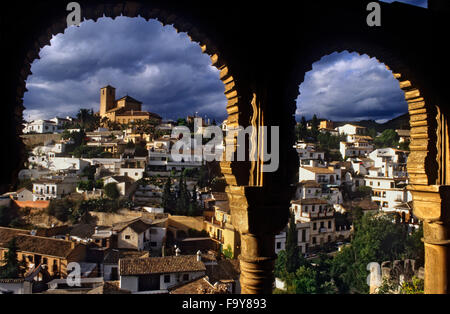 À partir de la Dar al horra Palace, une vue de l'Albaicin. Grenade. L'Espagne. Banque D'Images